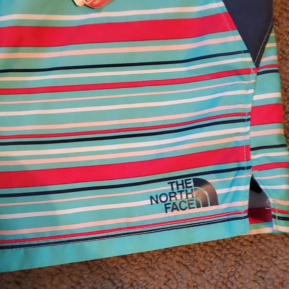 North Face girls board shorts Size 10-12 - Picture 2 of 2